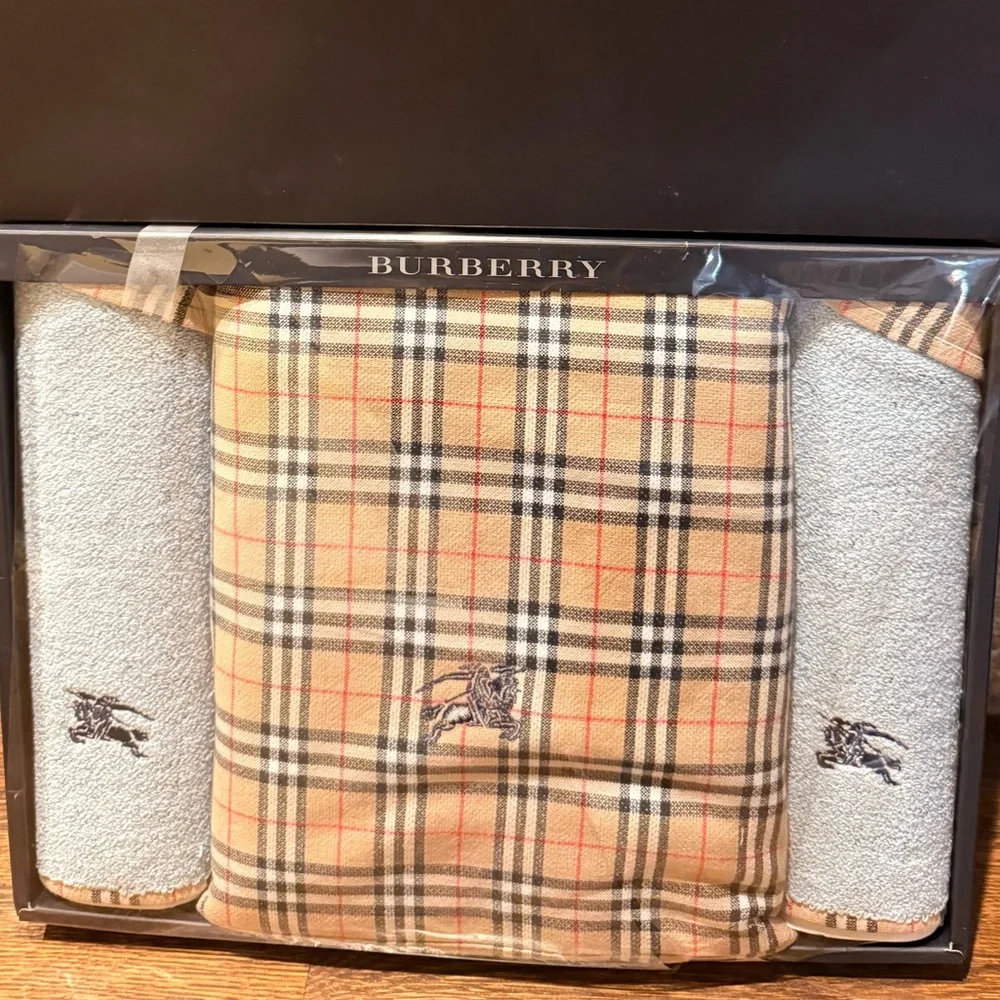 Burberry Beige and Black Plaid Towel Set